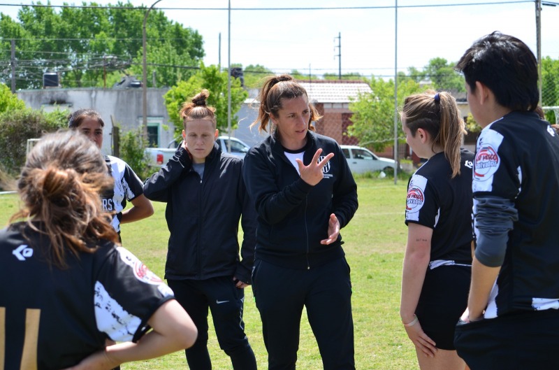 F�tbol Femenino: Estudiantes har� una prueba de jugadoras